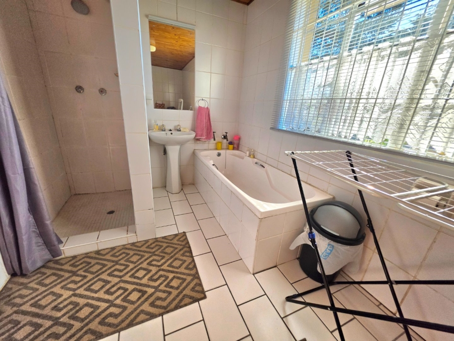 8 Bedroom Property for Sale in Bethlehem Free State